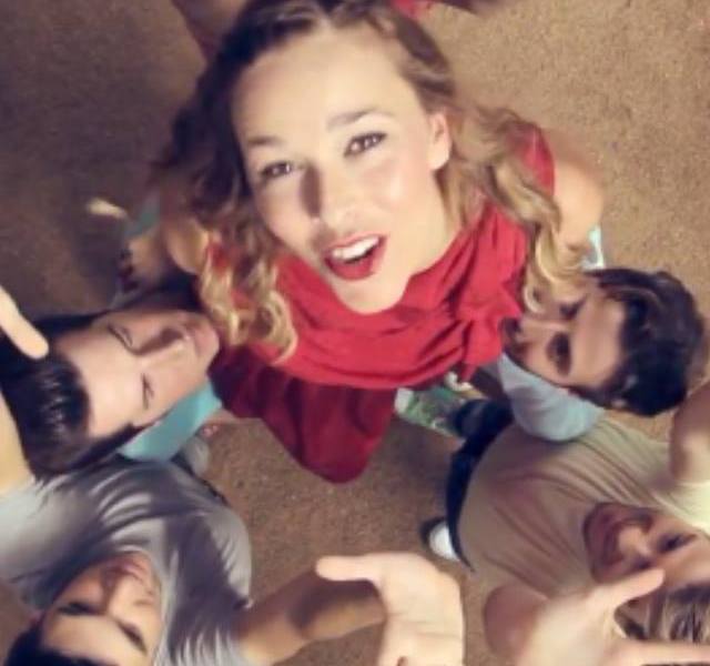 Beth - Ara i aquí. Photograph courtesy of YouTube