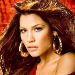 Annet Artani. Photograph courtesy of Sunenteuksh/tralala.gr