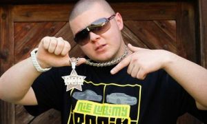 Donatan ans his Silver Medal. Photo : www.eska.pl