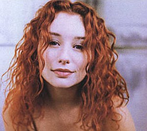 Tori Amos Covers 'Rise Like A Phoenix'. Photo : nndb
