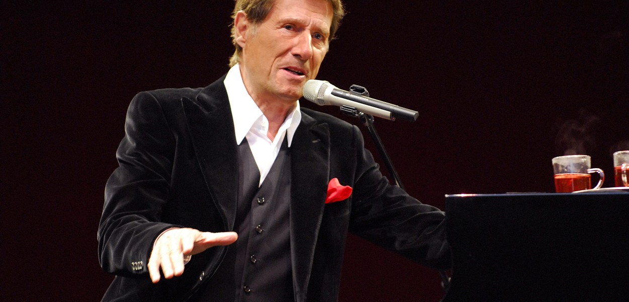 Udo Jrgens / (Snger, Entertainer, Musiker, Klavier, Piano, sterreich, Austria, Weltstar) / / Udo Jrgens Open Air Solo-Tournee 2007 - "Ein Mann und sein Klavier" / Schloss Herrenchiemsee / Chiemsee, Bayern / 16. Juni 2007 / bitte Fotovermerk: Beckmann/Brauer-Photos