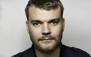 Pilou Asbæk. Photo : www.tn2magazine.ie