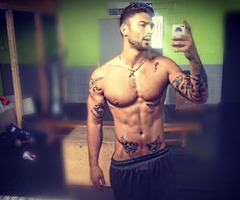 Jake Quickenden takes on Bonnie Tyler. Photo : Wikipedia