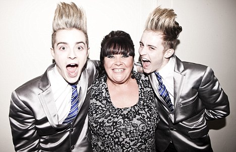 JEDWARD WITH MARY BYRNE - X FACTOR CONTESTANT 2010. Photo : DailyMail