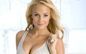 Mirjam Weichselbraun Photo : wallpaperswide.com