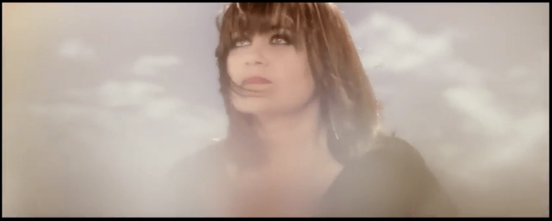 Lisa Angell Official Video. Photo : YouTube